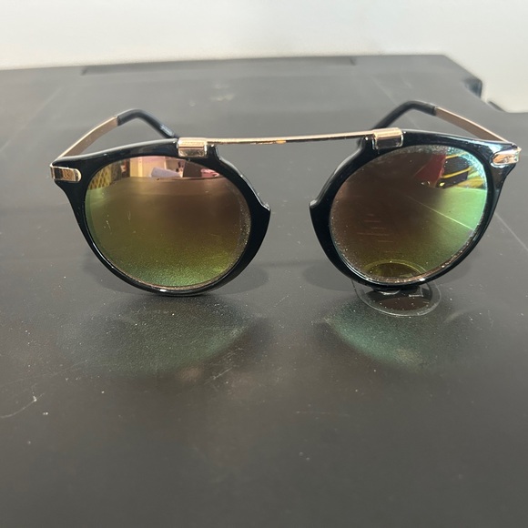 Black Round Sunglasses with Gold Bridge main image 8